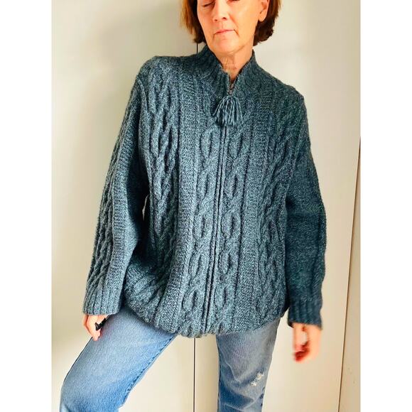 This item is no longer available, but due to the Poshmark, I am unable to delete - Picture 7 of 8